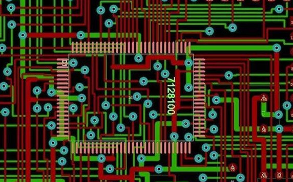 圖1：兩種PCB模型的部分電路。頂圖：傳統(tǒng)設(shè)計(jì)版本。